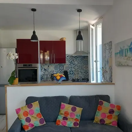 Jolie Maison Au Bord De L' Ocean